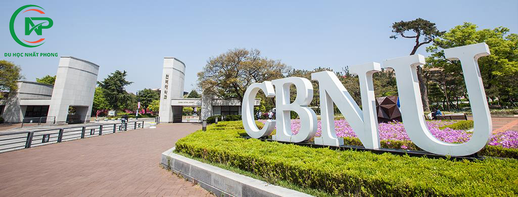 Không gian cổng trường đại học quốc gia Jeonbuk CNBU