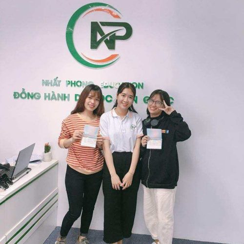 Trịnh Thị Hồng Nhung và Nguyễn Thị Khánh Ly